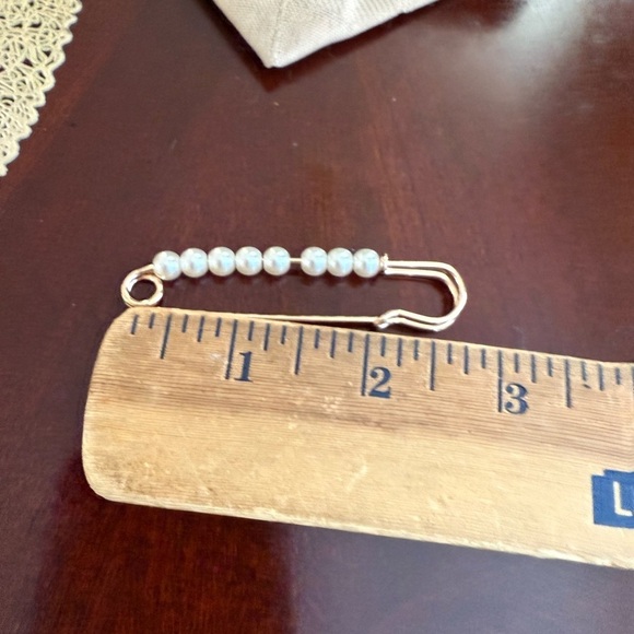 Vintage Faux Pearl Brooch - Picture 2 of 2